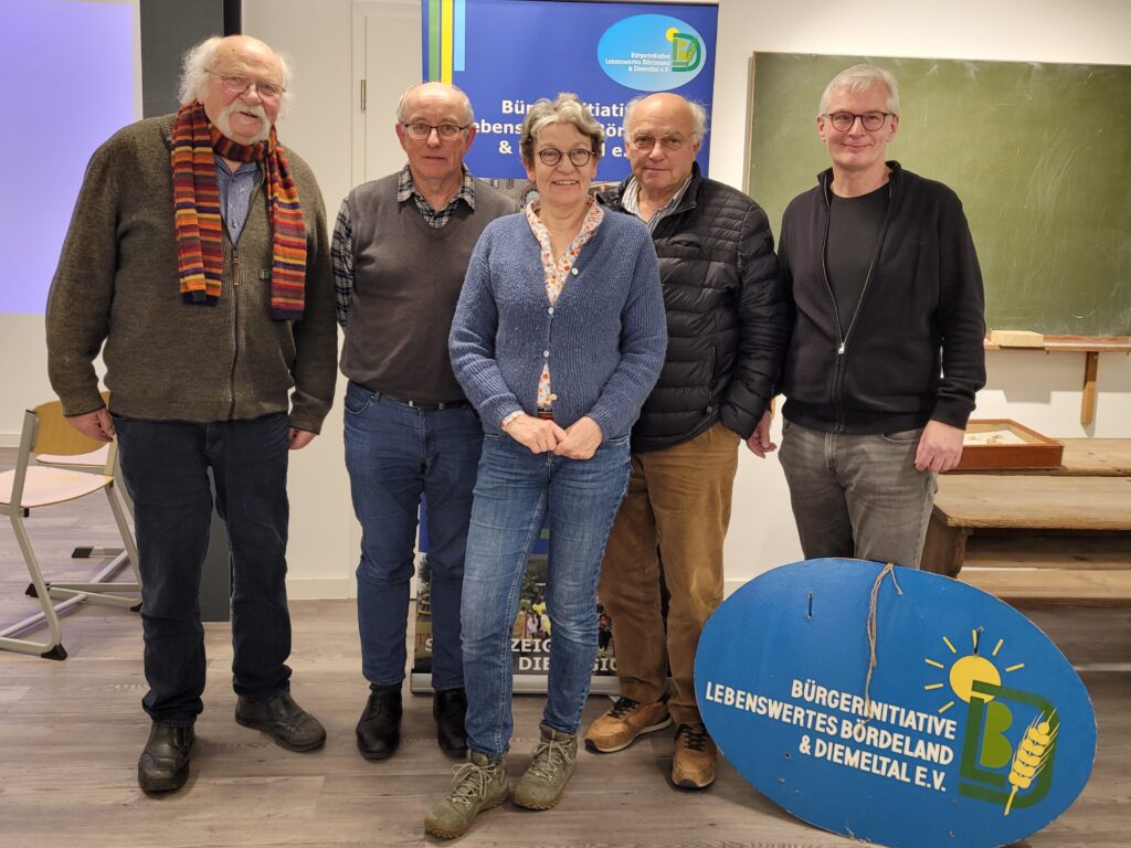 Die Mitglieder des neugewählten Vorstands der BI in der Alten Schule Dalheim.